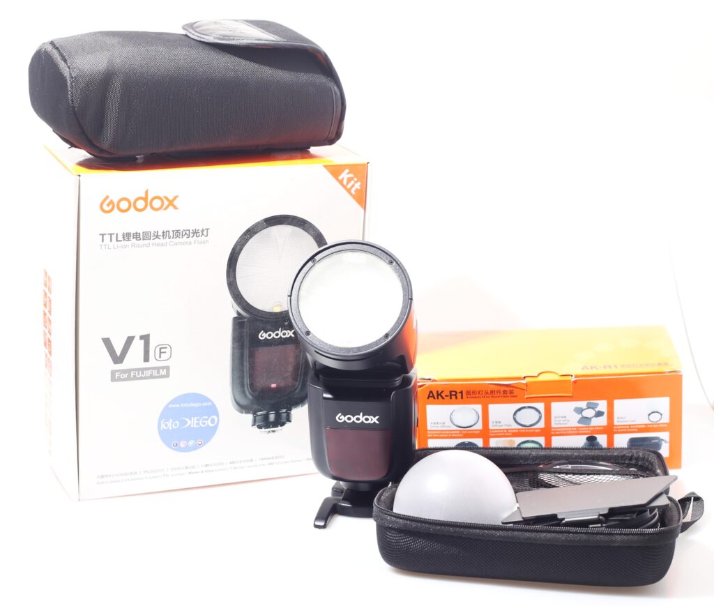 FLASH GODOX V1 + GODOX AK-R1. X FUJI.